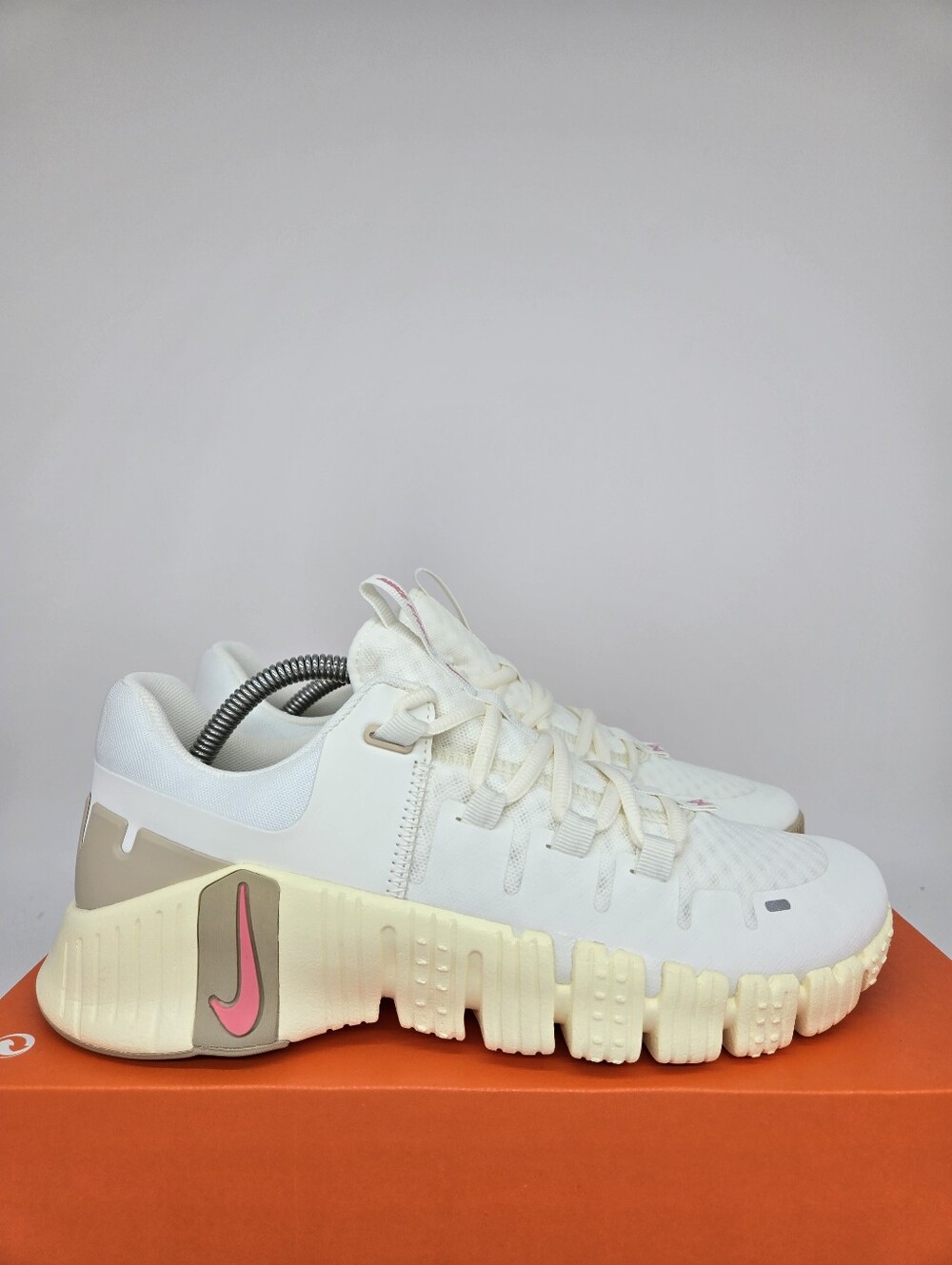 Nike Women's Free Metcon 5 Sail Sanddrift Workout Shoes Size 8 - Picture 3 of 8